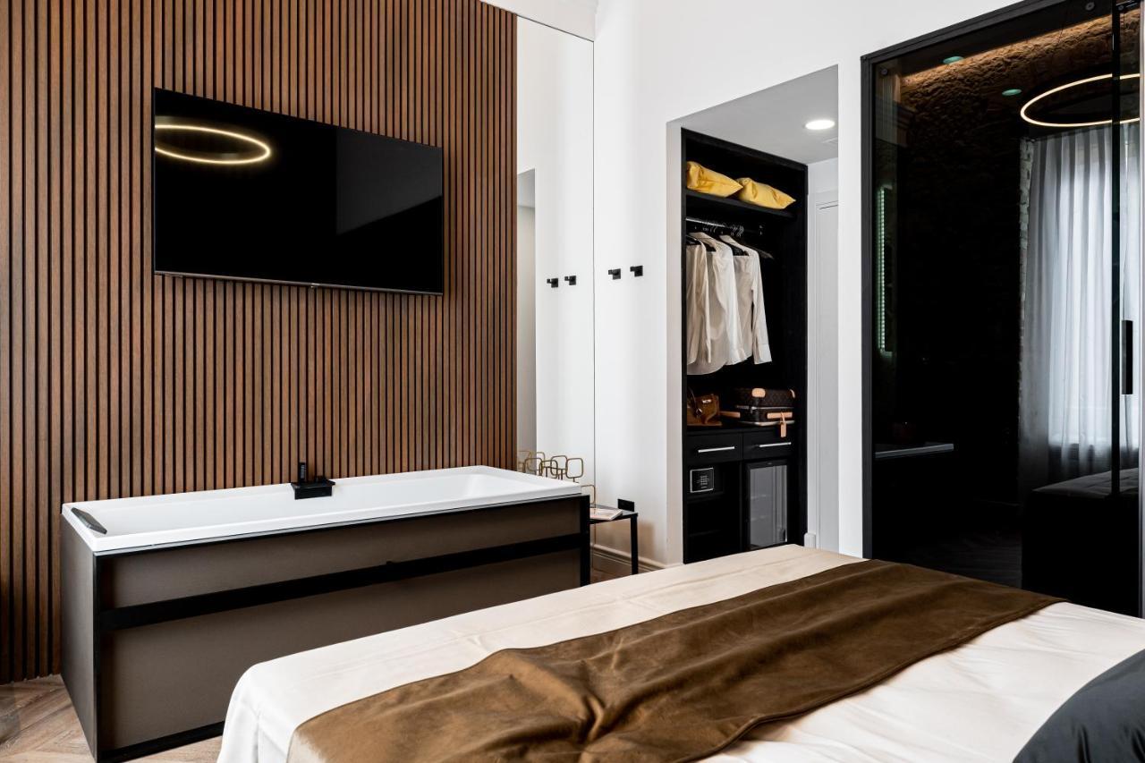 Nero Luxury Suites Cagliari Bagian luar foto