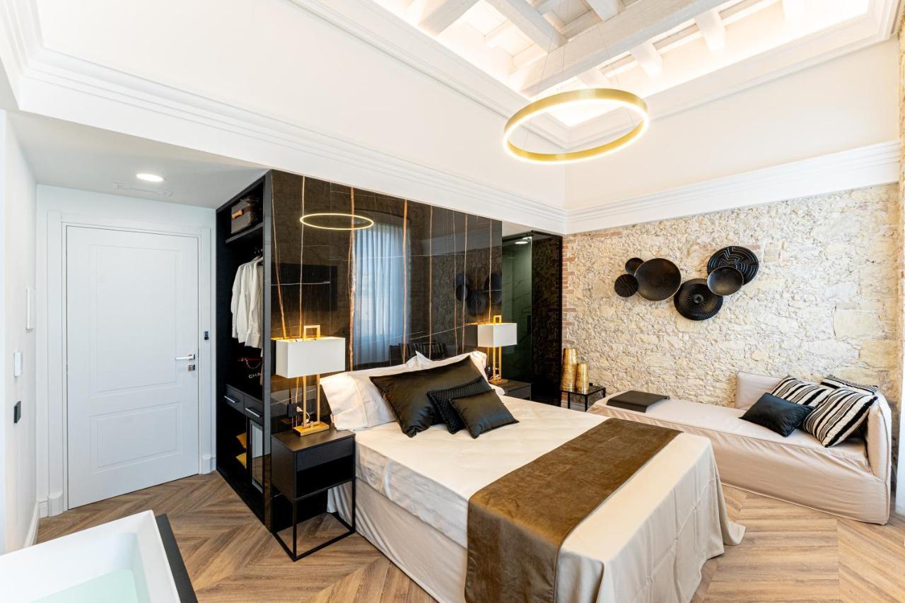 Nero Luxury Suites Cagliari Bagian luar foto